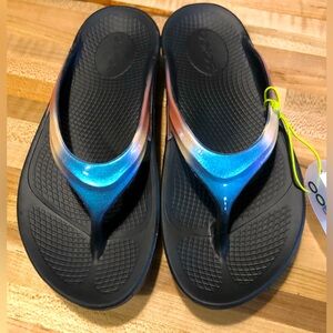 OOFOS Lala Luxe Thong Flip Flops NWT Sz 5 B *Horizon Blue Pink